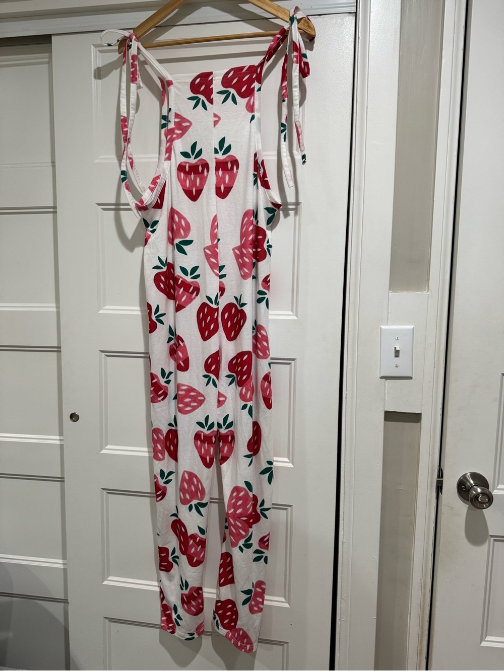 NWOT Temu Women’s Strawberry Romper Overalls - Picture 7 of 7